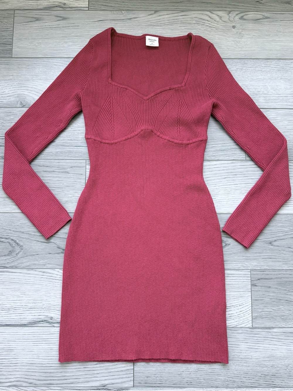 Abercrombie and Fitch Fitted Ribbed Long-Sleeve Dress — Red size small